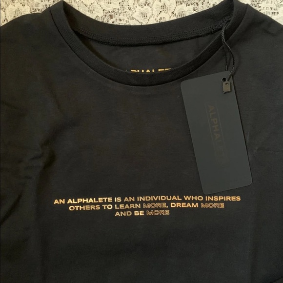 Legacy Oversized Long Sleeve Crop Gold
Signature - Picture 5 of 8